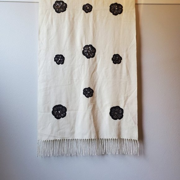 Bindya New York Cream Cashmere Wrap - Picture 2 of 13